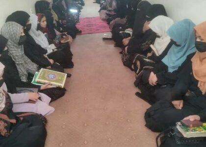 ده‌ها بانو در بدخشان از یک دوره آموزشی تفسیر قرآن‌کریم فارغ شدند