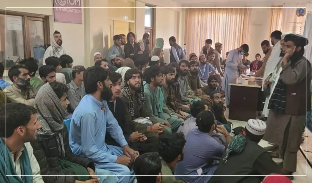 215 Afghans freed from Karachi prisons return home