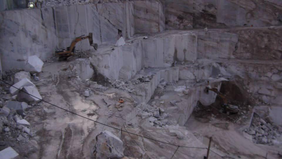 تولید سنگ مرمر چشت هرات به دلیل نبود بازار مناسب کاهش یافته‌است