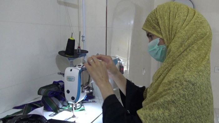 یک خانم تجارت پیشه در هرات برای بیش از ۱۰۰ زن دیگر زمینۀ کار را فراهم کرده‌است