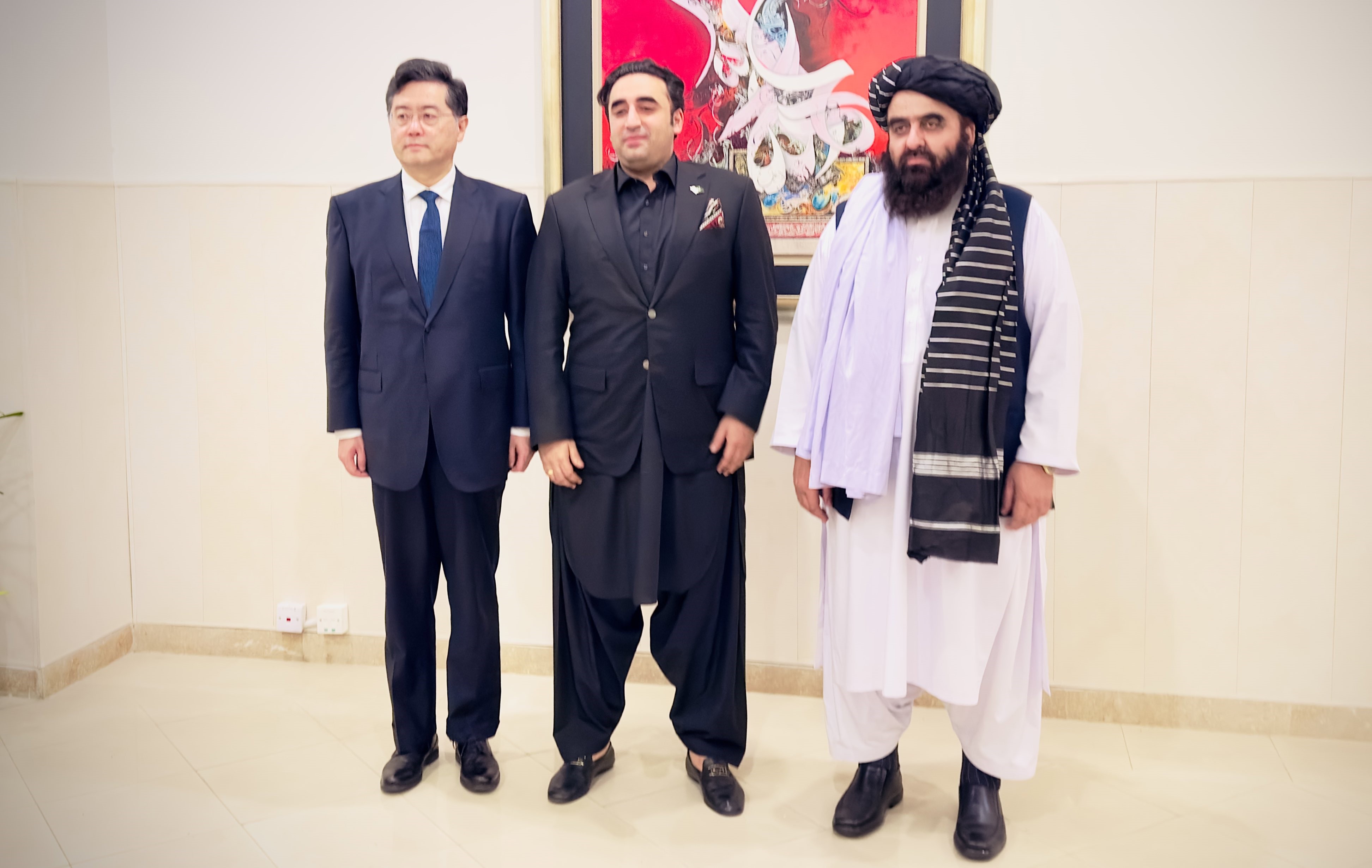 چین: د افغانستان سرپرست حکومت دې ټولګډون حکومت جوړولو ته غاړه کېږدي