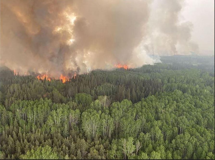 30,000 Canadians vacate homes as wildfires rage