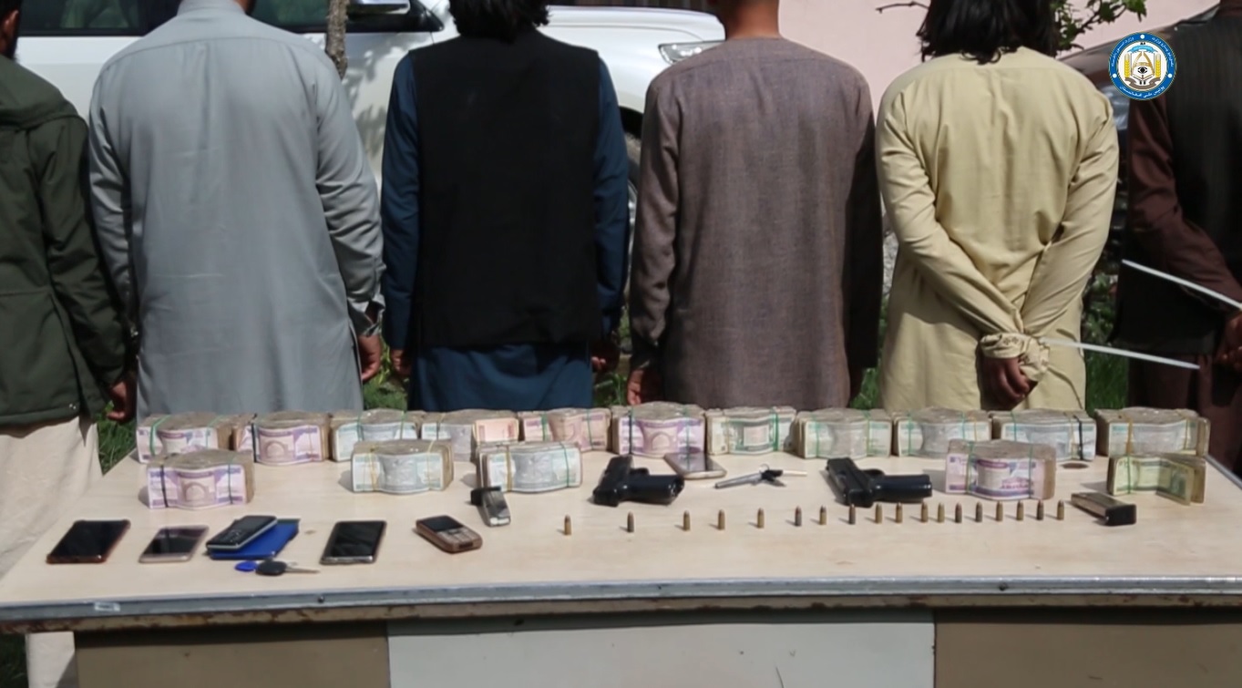 پولیس: یک گروه شش نفری سارقین در کلکان کابل بازداشت شده‌است
