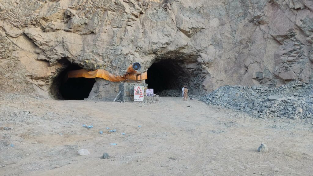 کار ساخت تونل‌های بند بخش‌آباد در فراه آغاز شد