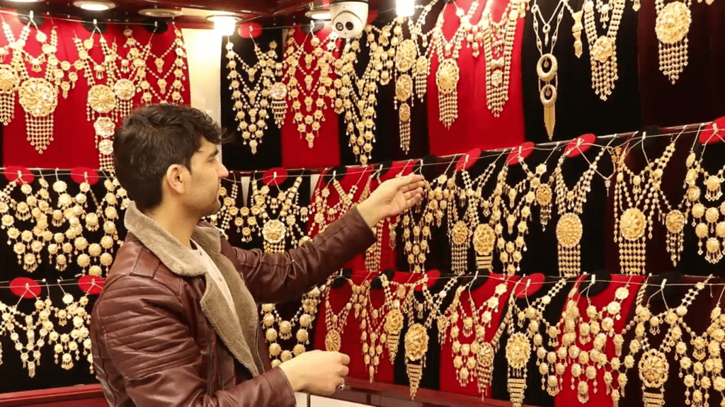 تجاران طلا در غزنی: کاروبار ما نسبت به گذشته کم‌رنگ شده‌است
