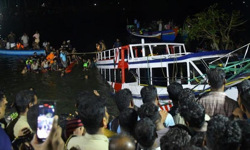 واژگون‌شدن قایقی در هند؛ دست‌کم ۲۱ تن جان باخته‌اند