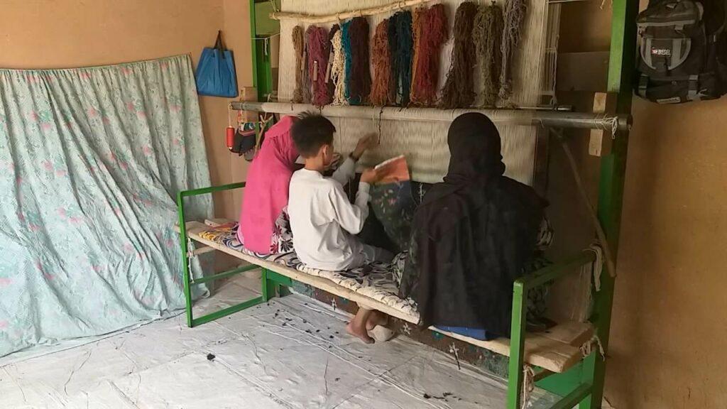 Baghlan rug weavers ask govt to encourage local industry