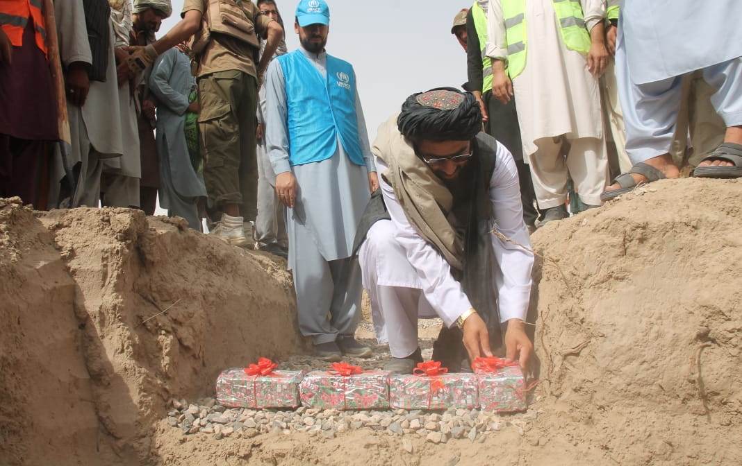یک باب مکتب در جوزجان و یک کانال آب در بادغیس ساخته می‌شود – Pajhwok ...