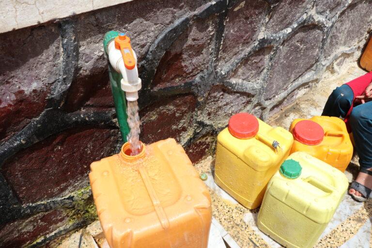 برخی باشنده‌گان خواجه دوکوه جوزجان از عدم دسترسی به آب آشامیدنی صحی شاکی‌اند