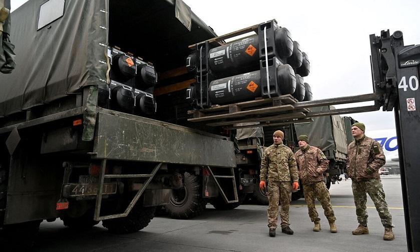 امریکا به اوکراین تجهیزات نظامی می‌دهد