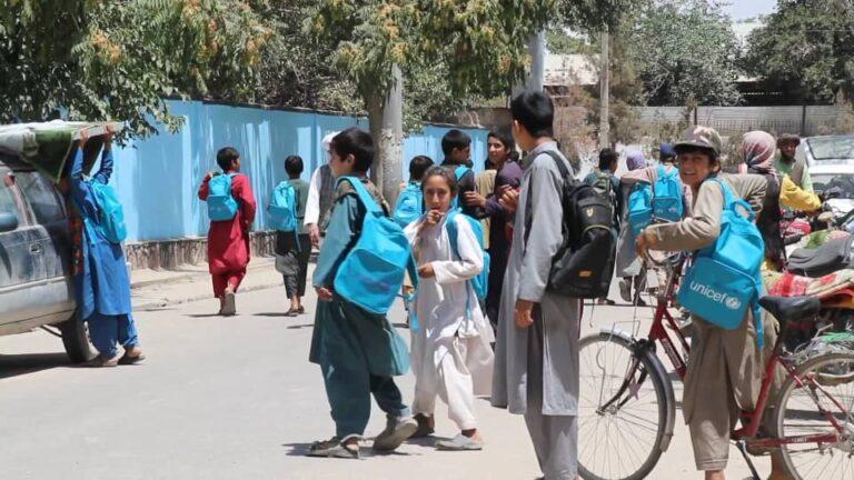 بادغیس کې د تعلیمي چارو پوهان: زده‌کوونکو ته دې یونیفورم مشخص کړل شي