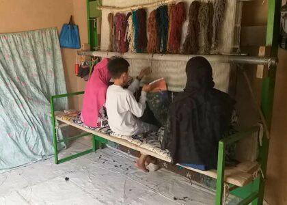 Baghlan rug weavers ask govt to encourage local industry