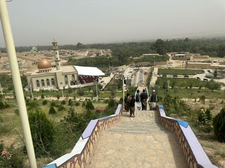 سمنګان کې یوه سوداګر د ۷۰۰ زره ډالرو په لګښت تفریحي پارک او جومات جوړ کړ