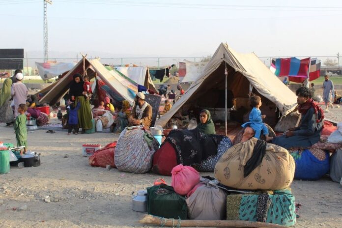 فرانسه سه میلیون یورو برای پناهجویان افغان در ایران و پاکستان کمک کرد
