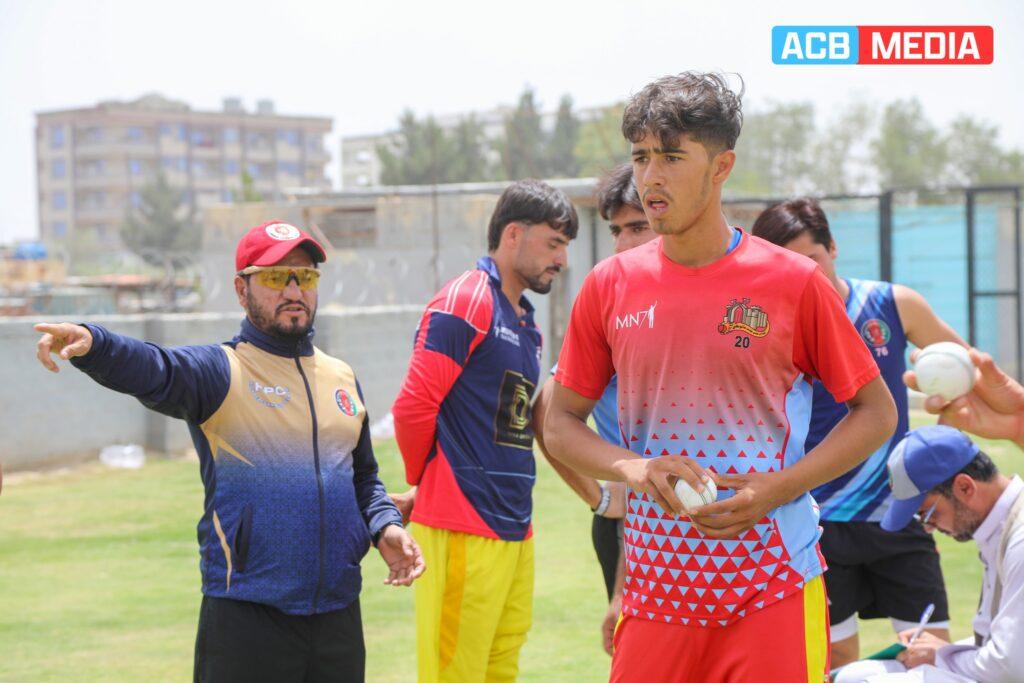 کرکټ بورډ د چټک توپ‌اچوونکو موندلو په موخه ازموینه واخیسته