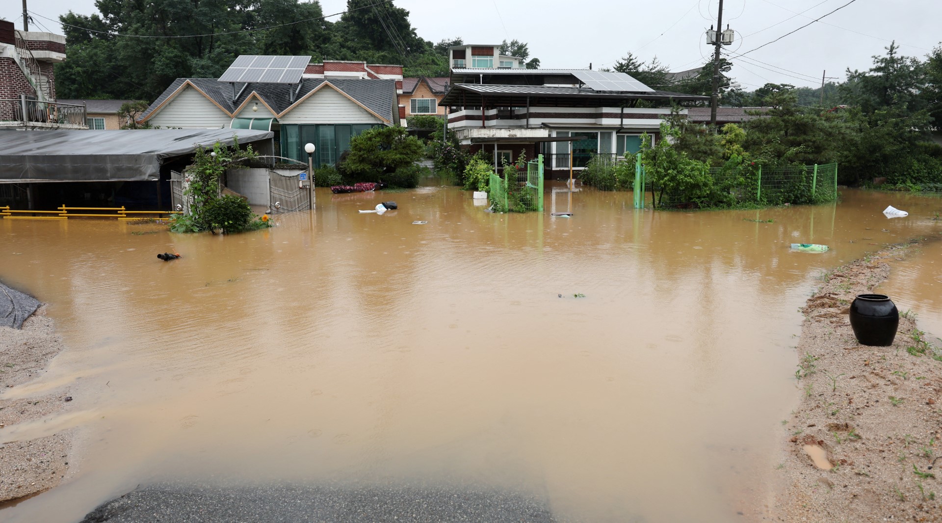 جاری‌شدن سیلاب‌ها و رانش زمین در کوریای جنوبی جان ۳۱ تن ر ا گرفت