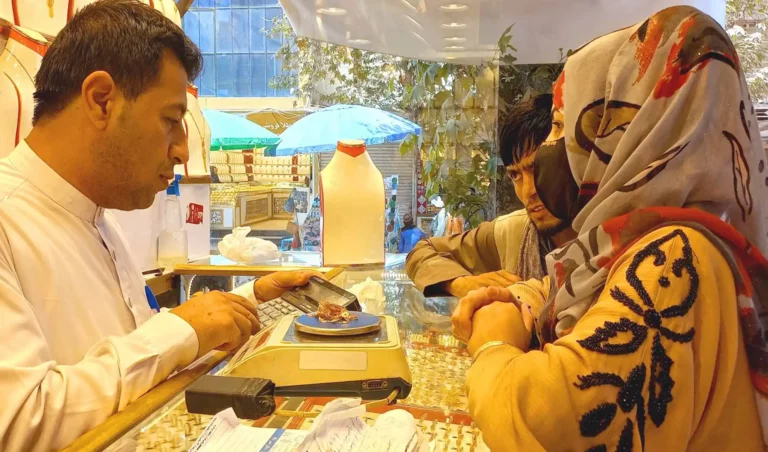 Takhar jewelry business suffers as consumers strength declines