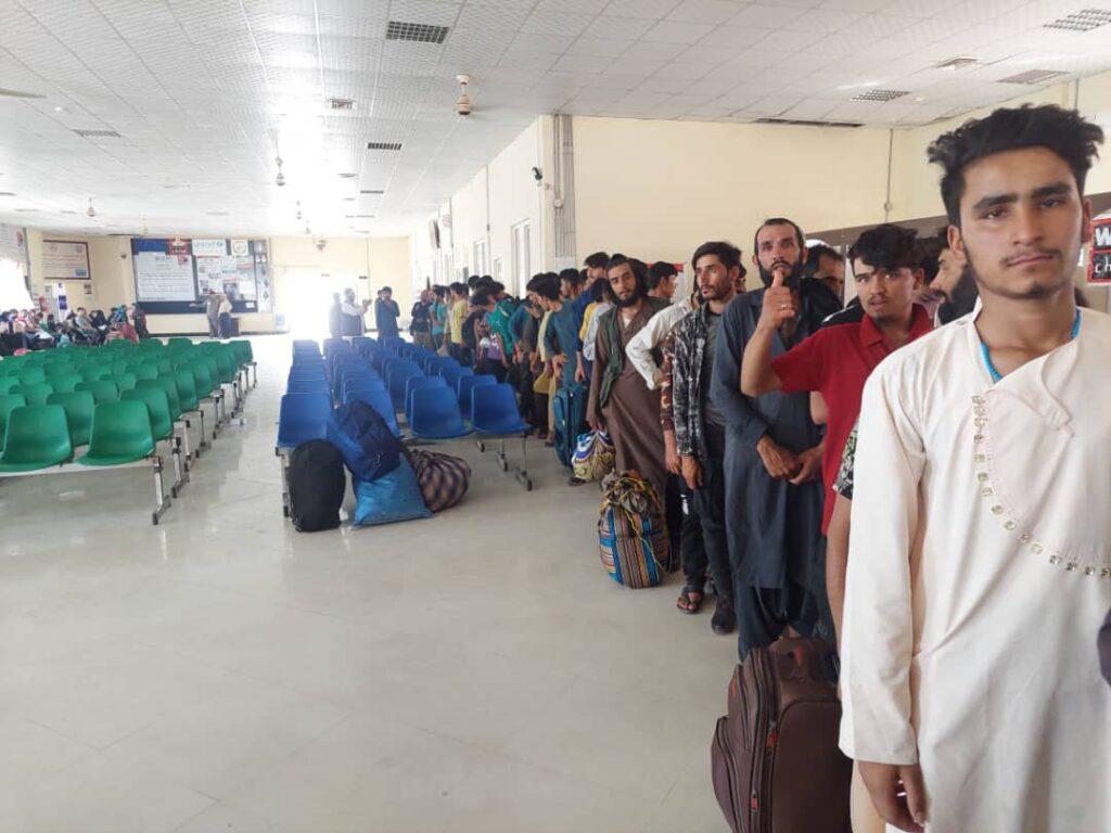 Over 2,000 Afghans return from Iran yesterday