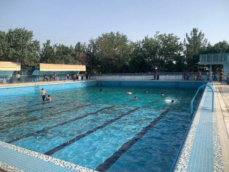 با گرم‌شدن هوا علاقه‌مندی جوانان هرات به آب‌بازی بیشتر شده‌است