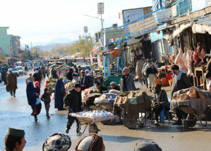 آیندۀ نامعلوم حدود ۲۰ هزار کودک کارگر در سرپل؛ برای یافتن لقمه نانی مجبوریم کار شاقه کنیم