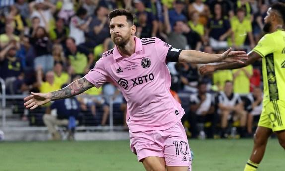 مسی پرافتخارترین بازیکن تاریخ فوتبال جهان شد