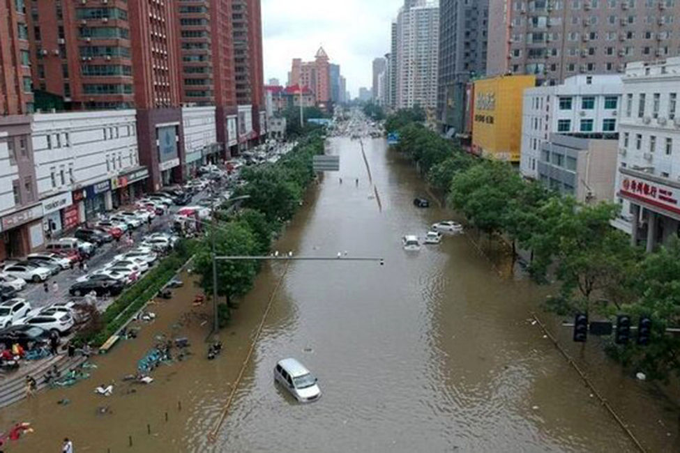 جاری شدن سیلاب در چین جان ۳۳ تن را گرفت