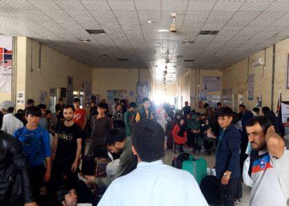 Over 2,000 Afghan refugees return from Iran yesterday
