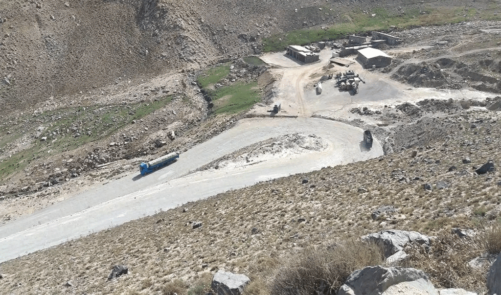 1 killed, 4 hurt as car falls into deep ravine in Baghlan