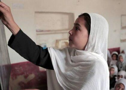 روز جهانی سوادآموزی؛ یوان‌اچ‌سی‌آر: زنان افغان را در یادگیری مهارت‌های خواندن و نوشتن کمک می‌کنیم