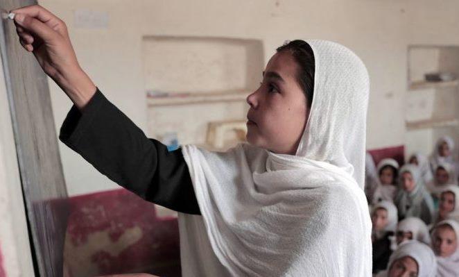 روز جهانی سوادآموزی؛ یوان‌اچ‌سی‌آر: زنان افغان را در یادگیری مهارت‌های خواندن و نوشتن کمک می‌کنیم