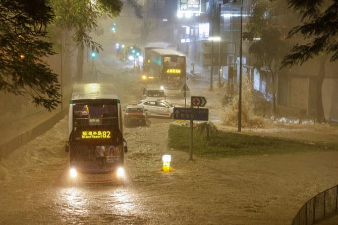 باران بی‌سابقه در هانگ‌کانگ چین؛ بازار بورس و مکاتب در این شهر تعطیل شد