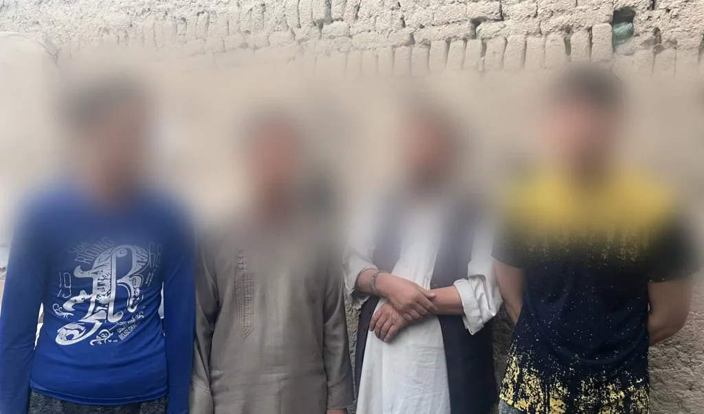 زنی در کابل پس از ۲۵ سال از بند برادرانش آزاد شد
