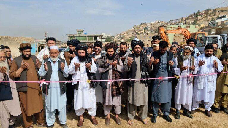 بغلان کې د ۵۶۴ میلیون افغانیو په لګښت د یوه سوداګریز مارکېټ جوړولو چارې پیل شوې