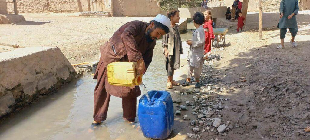Villagers near Taloqan consume contaminated water