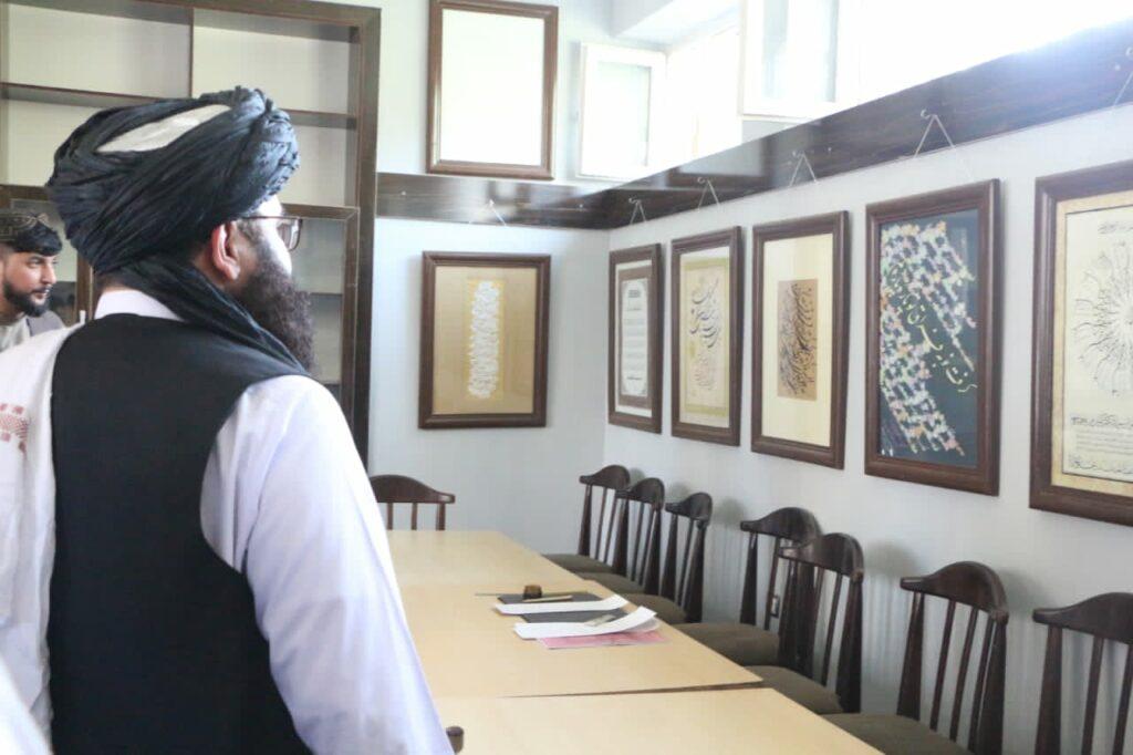 سفر معین وزارت اطلاعات و فرهنگ به هرات؛ هنر خطاطی حمایت و تقویت می‌شود