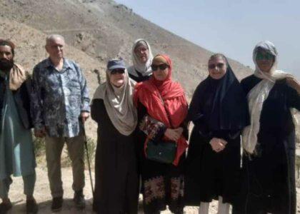 هفت‌ گردشگر فرانسوی از استوپۀ توپدرۀ پروان دیدن نمودند