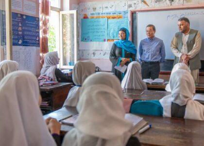 جاپان ۲۵ میلیون دالر امریکایی را برای ساخت و بازسازی ۱۶۵ مکتب ابتدایی در افغانستان کمک می‌کند