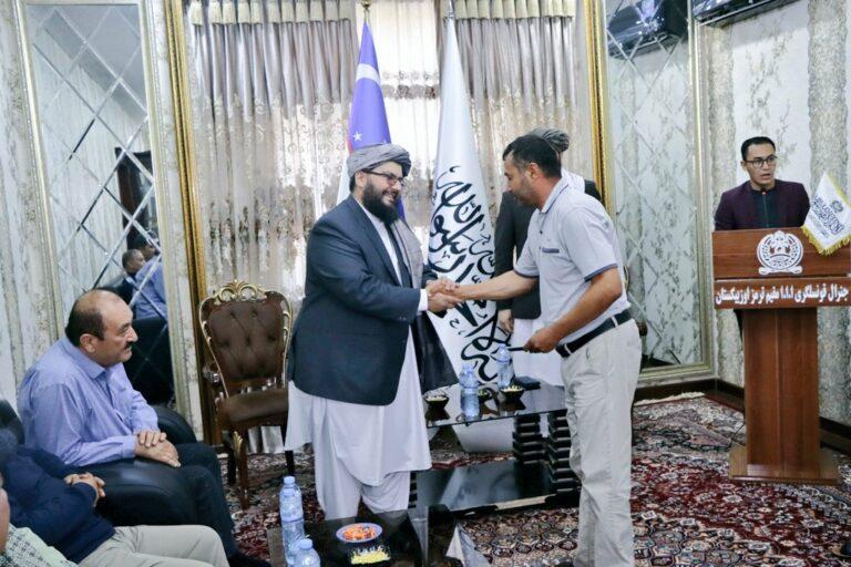 بهرنیو چارو وزارت: د ازبکستان په ترمز کې د افغانستان کنسولګرۍ د پاسپورټونو وېشلو لړۍ پیل کړه