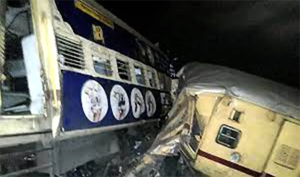 برخورد دو قطار در هند ۶۳ کشته و زخمی بر جا گذاشت