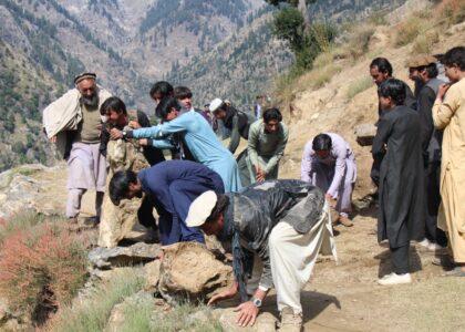 Kunar’s Hoz locality residents construct road at own cost