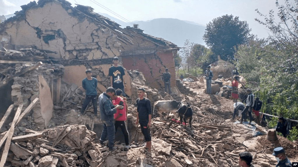 وقوع زلزله در نیپال دست‌کم ۱۲۸ کشته بر جا گذاشته‌است