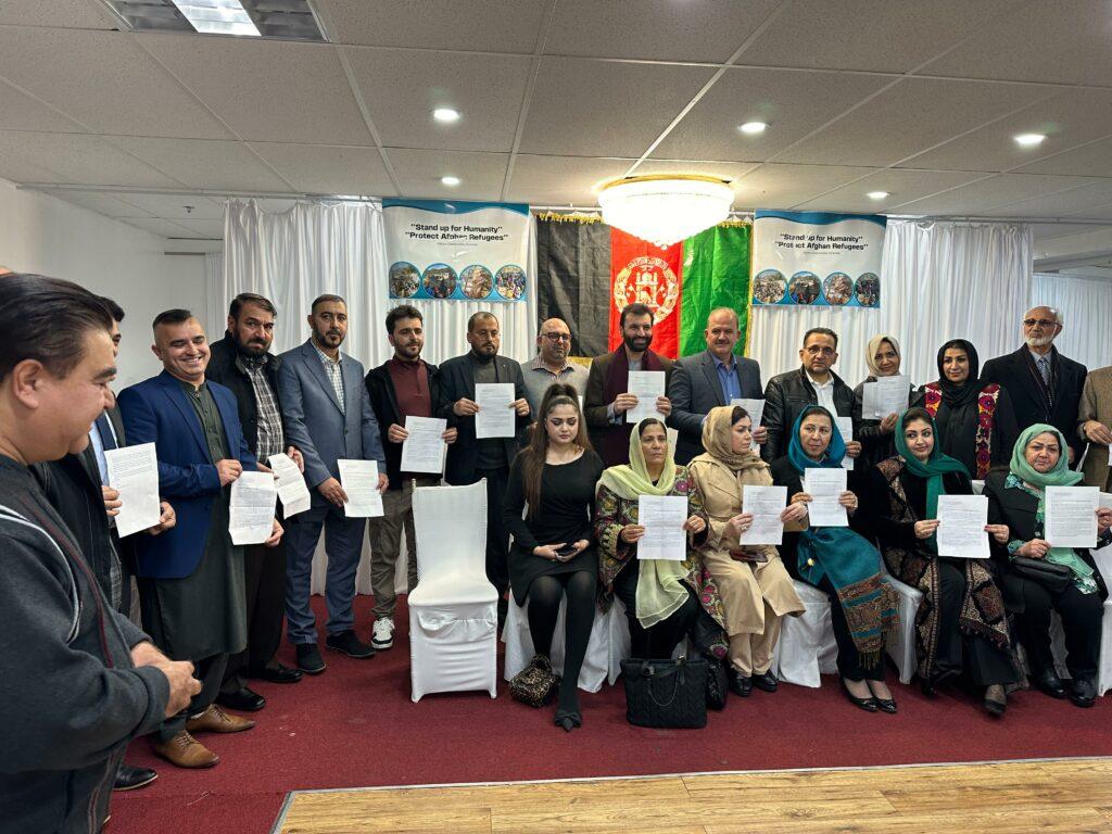 کاناډا کې د مېشتو افغانانو ټولنې: نړۍوال دې له پاکستانه ایستل شوو کډوالو سره مرستې وکړي