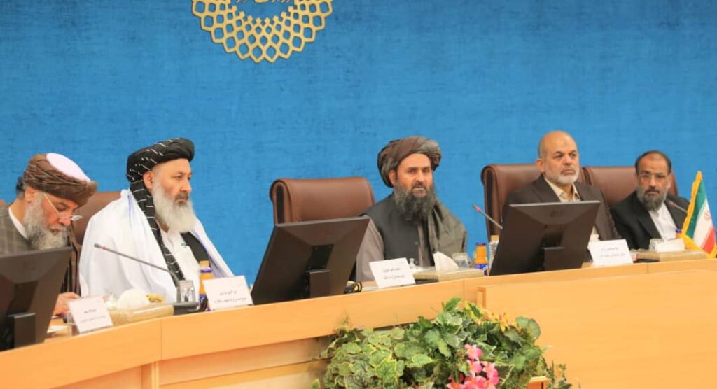 ملا برادر: ایران دې د بېلابېلو سپکو جرمونو په تور بندي افغانان افغان حکومت ته وسپاري