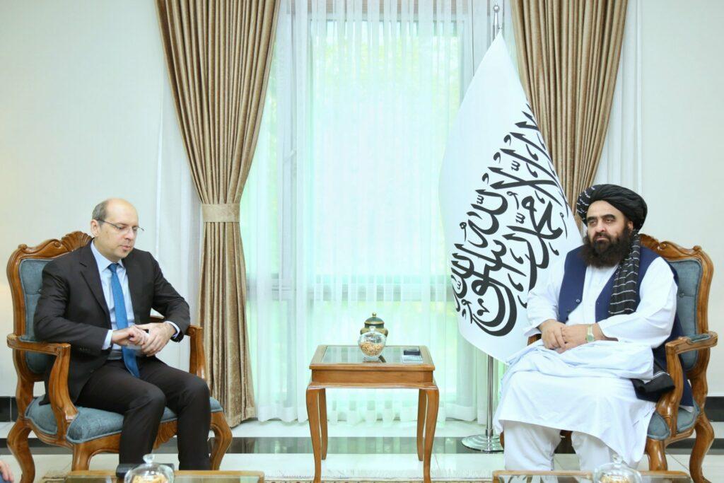 متقی پس از نشست برخی سیاسیون افغان در مسکو با سفیر روسیه در کابل دیدار کرده‌است