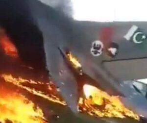د پاکستان پنجاب کې پر یوه پوځي هوایي ډګر ډله‌ییز برید کې درې الوتکې زیانمنې شوې دي