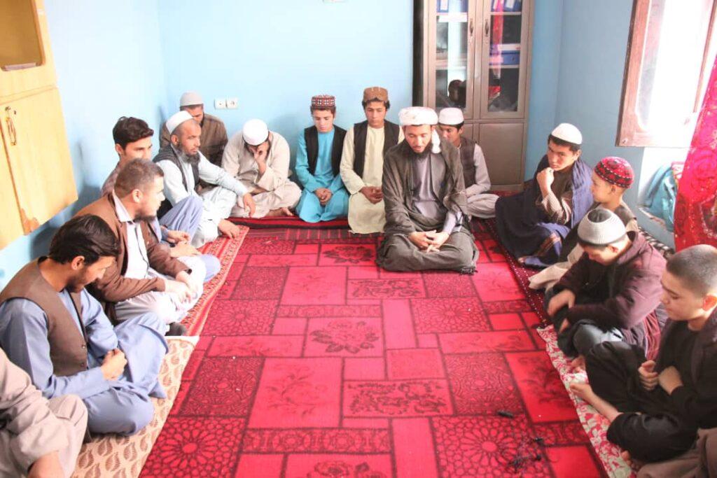 دانش‌آموزان یک مدرسۀ دینی مخصوص نابینایان در جوزجان خواستار توسعۀ خدمات این مرکز اند