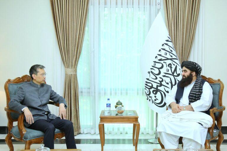 متقی با سفیر چین در مورد موضوعات امنیتی و اقتصادی دو کشور گفتگو کرد