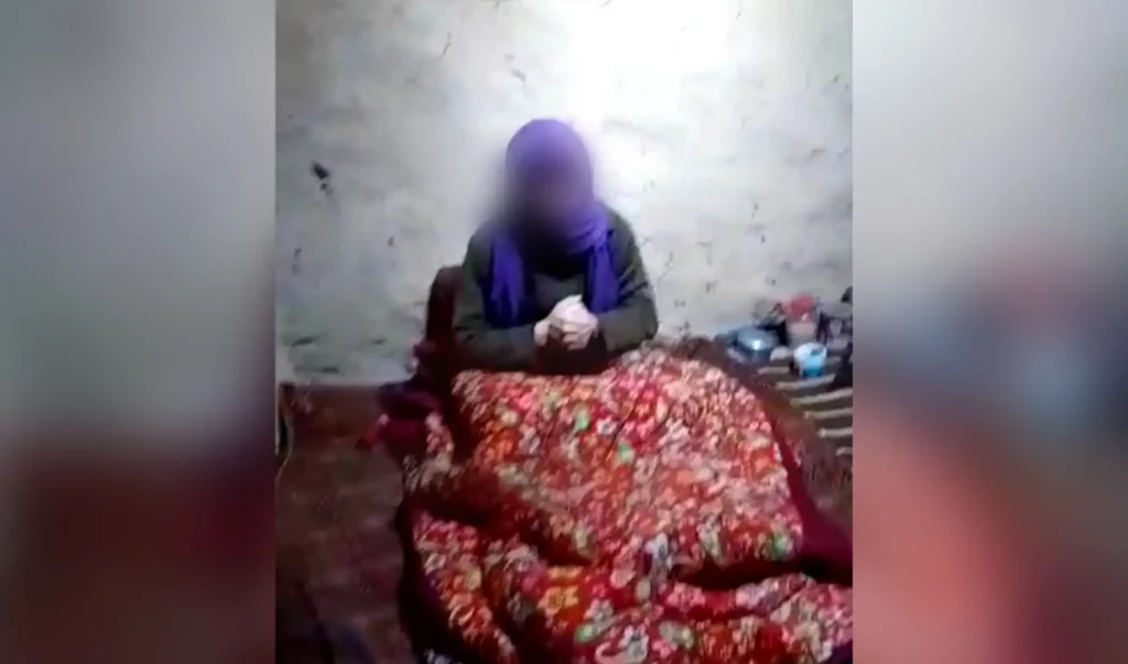 مسؤولین: یک زن جوان پس از دو سال از زندان پدرش در بامیان آزاد شد