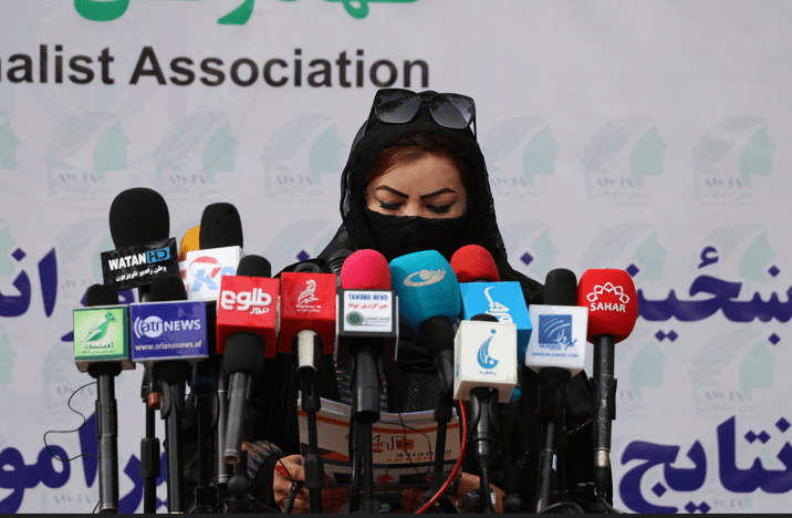 «جامعۀ جهانی و حکومت زنان خبرنگار در افغانستان را حمایت مالی کنند»