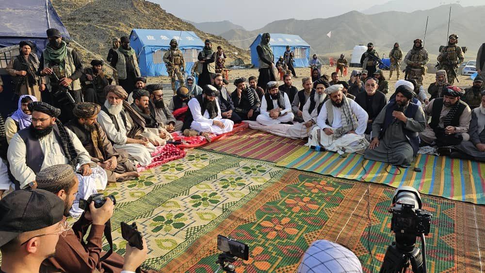 سراج‌الدین حقانی: عزت افغان‌ها در کشور خودشان حفظ است، اما اخراج اجباری آنان خلاف اصول است